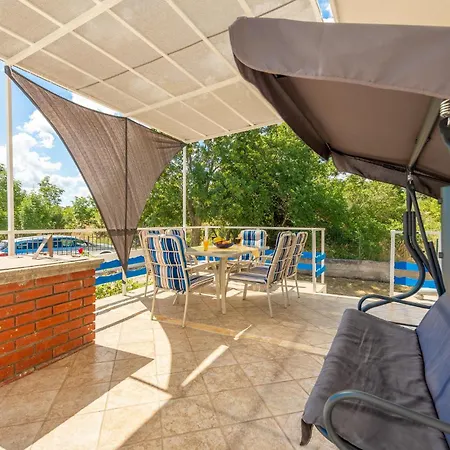 Holiday home Awesome In Podgradina With Wifi *