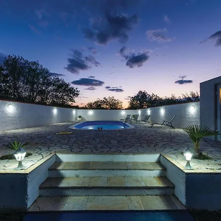 Awesome In Podgradina With Wifi * Podgradina (Posedarje)