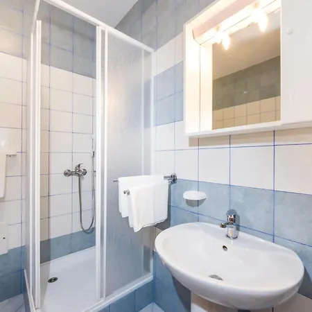Awesome In Podgradina With Wifi Podgradina (Posedarje)
