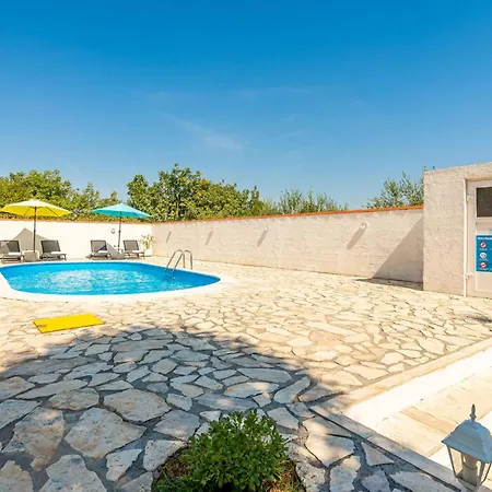 펜션 Podgradina 01