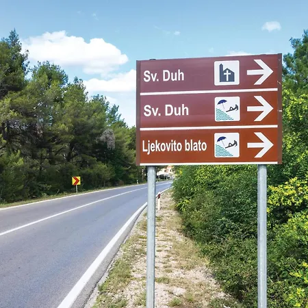Vakantiehuis Podgradina 01